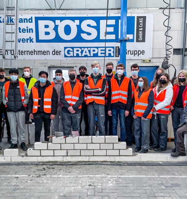 12021 10 12 u 15 Exkursion Kalksandsteinwerk in Boesel BGT11 Bau mit Maske5