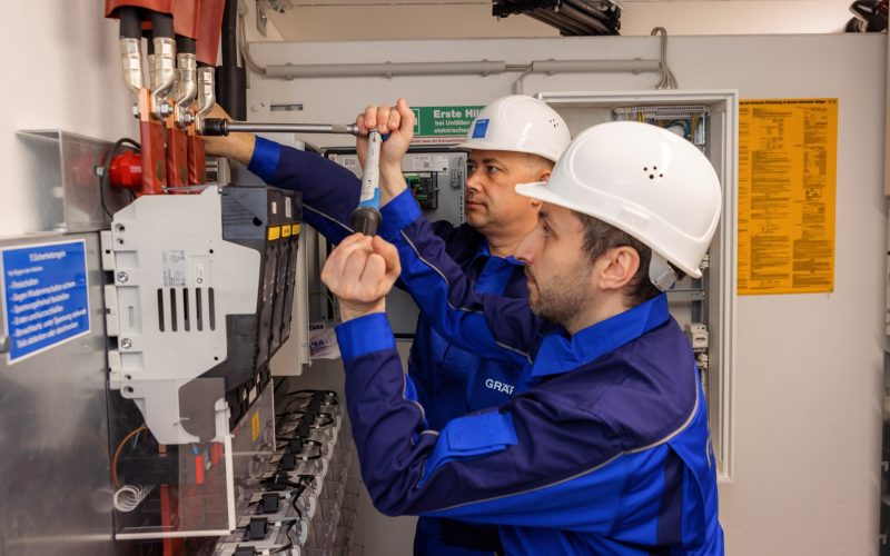 1 Y2 A4114 Graeper elektrotechnisch werk in een middenspanningstation