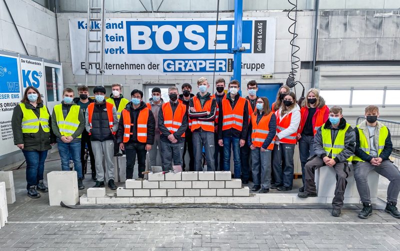 12021 10 12 u 15 Exkursion Kalksandsteinwerk in Boesel BGT11 Bau mit Maske5